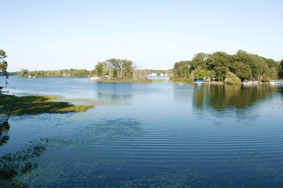 Sarah: ''Sitting out on the balcony looking over the lake is absolutely beautiful. House is stocked with anything you could need!''