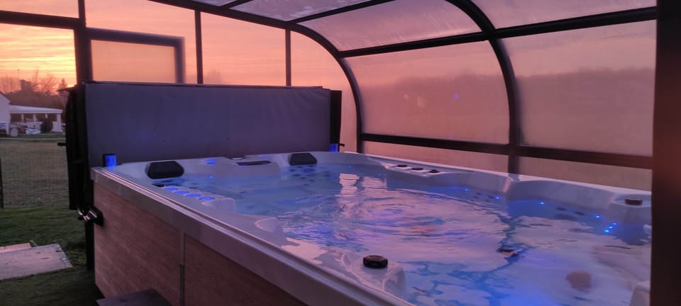 Indoor spa tub