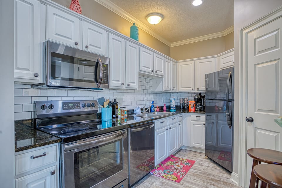 Kitchen has everything you need.