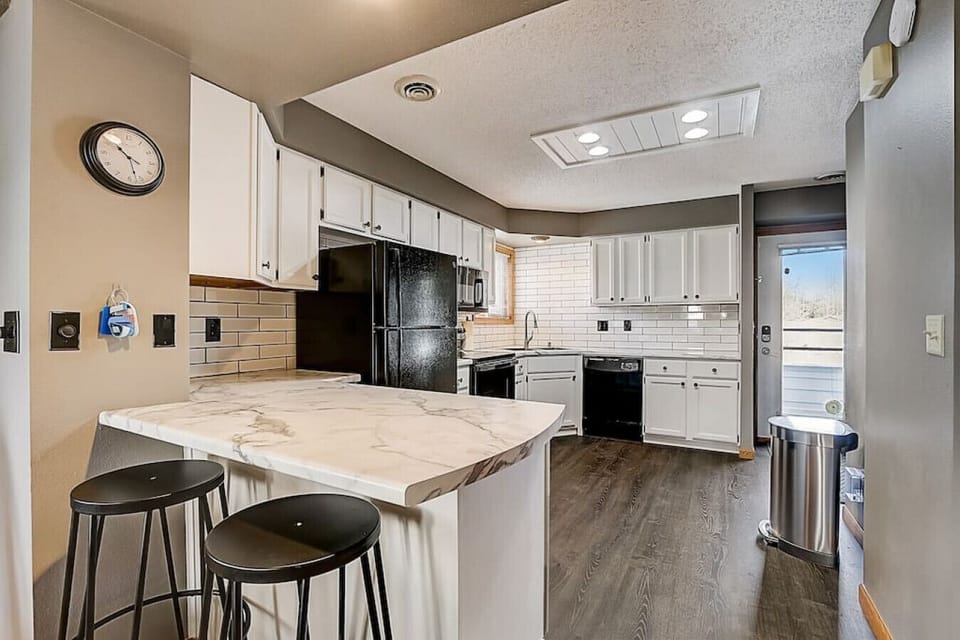 Full kitchen