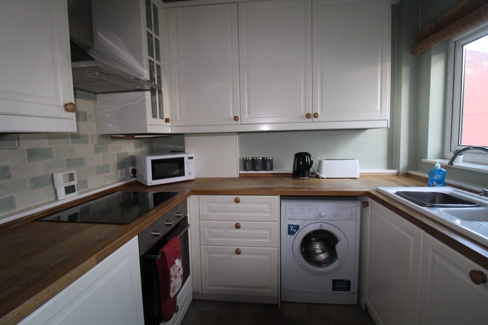 Electric kettle, cleaning supplies