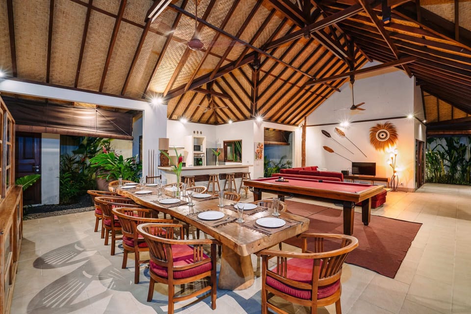 Basic Villa, Multiple Beds | Dining