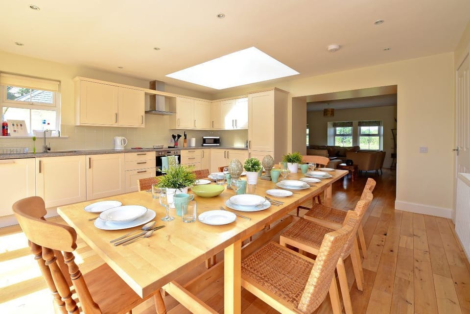 Hawthorn House - large dining table to seat eight in the open-plan living space