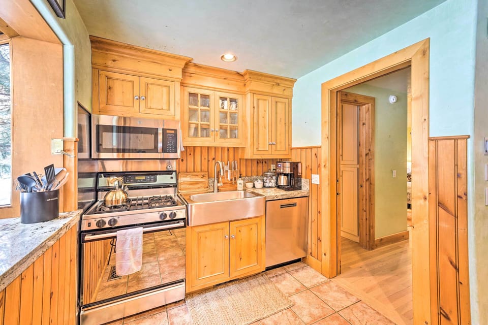 Fully Equipped Kitchen | Gourmet Cooking Appliances | Dishware & Flatware