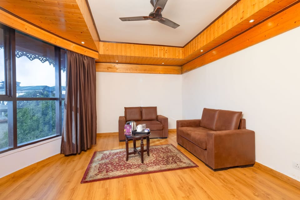 Family Quadruple Room | Living area | 32-inch Smart TV with satellite channels, TV