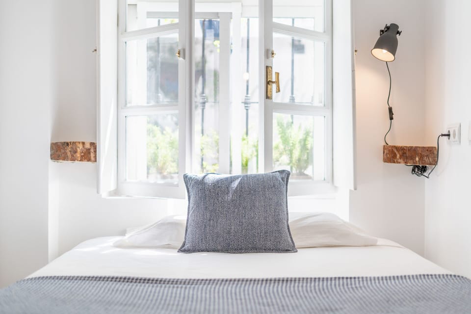 Single Room, Accessible, Private Bathroom (Habitacion 1) | Individually decorated, individually furnished, iron/ironing board