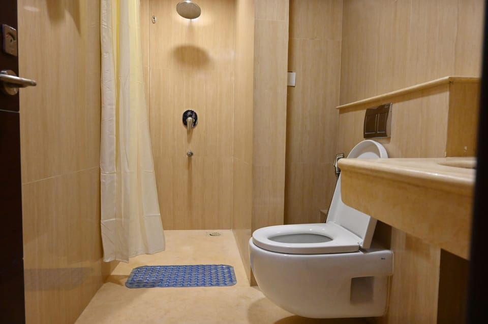 Executive Twin Room | Bathroom