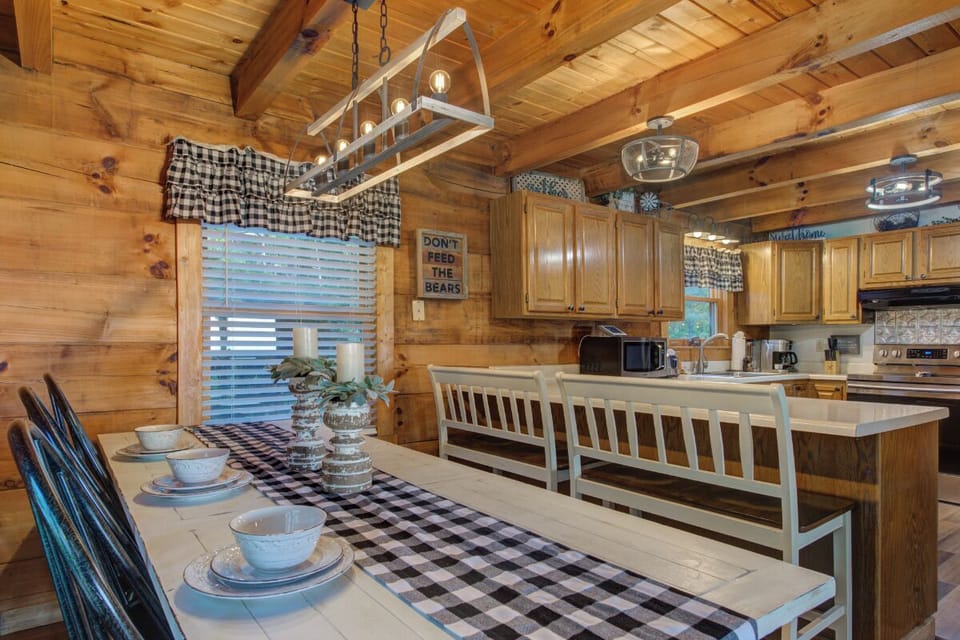 Bears on Beach Front's inviting dining area