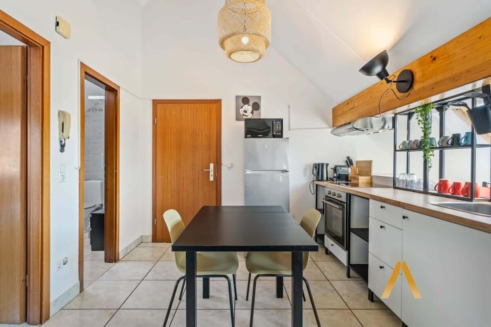 Cozy Dining Area – A stylish and intimate space to enjoy your meals, whether dining in or ordering from nearby restaurants.