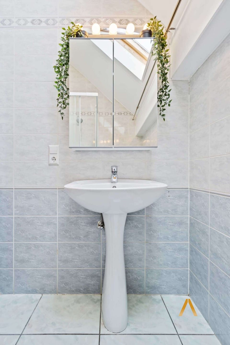 Tasteful Decor - Decorated with your comfort in mind