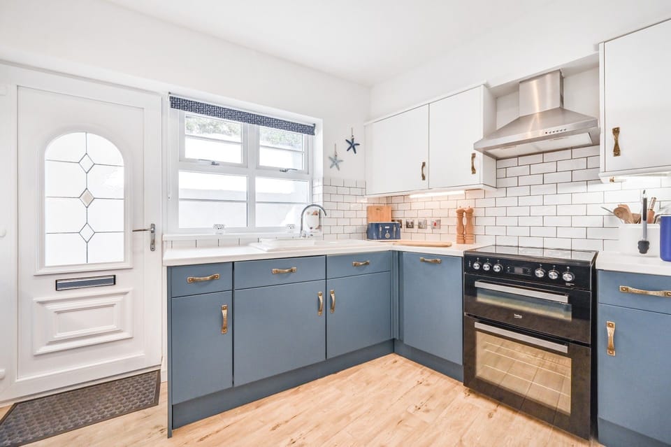 The Kitchen - The Ellington Court Self Catering Holiday Apartment Rental in Torquay on The English Riviera.