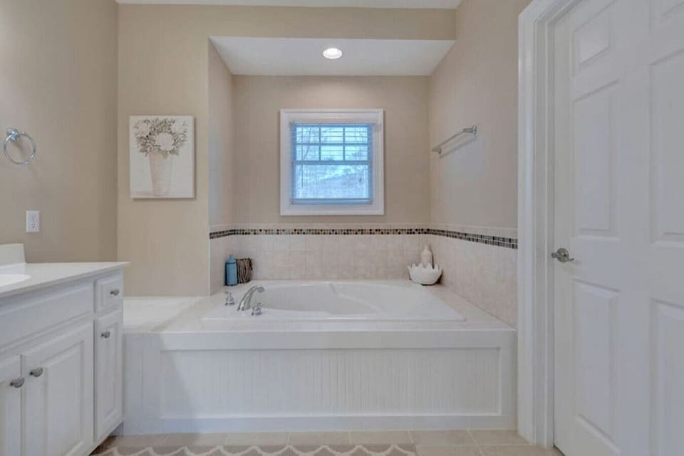 King Master bathroom