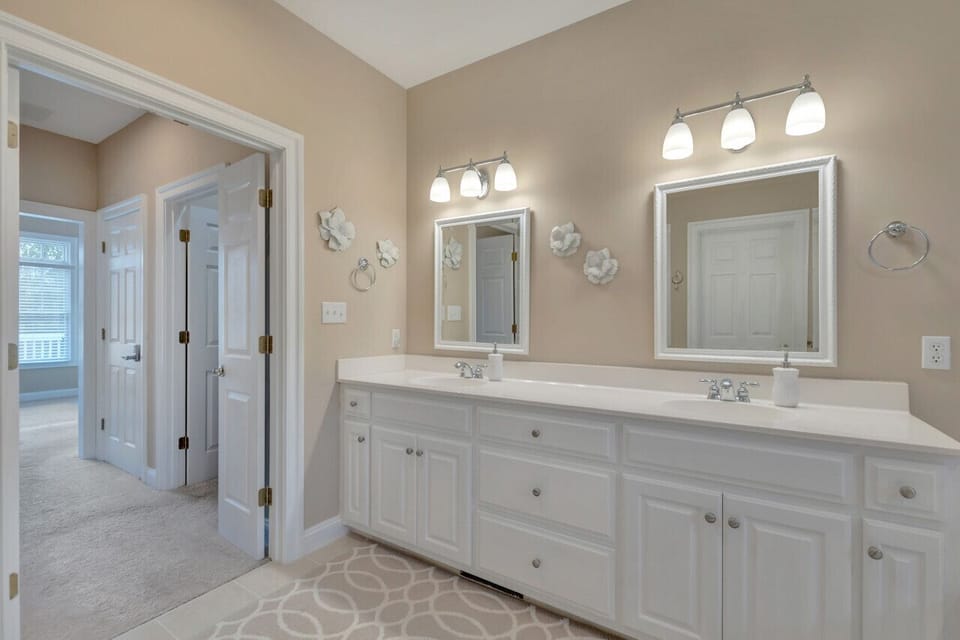 King Master bathroom