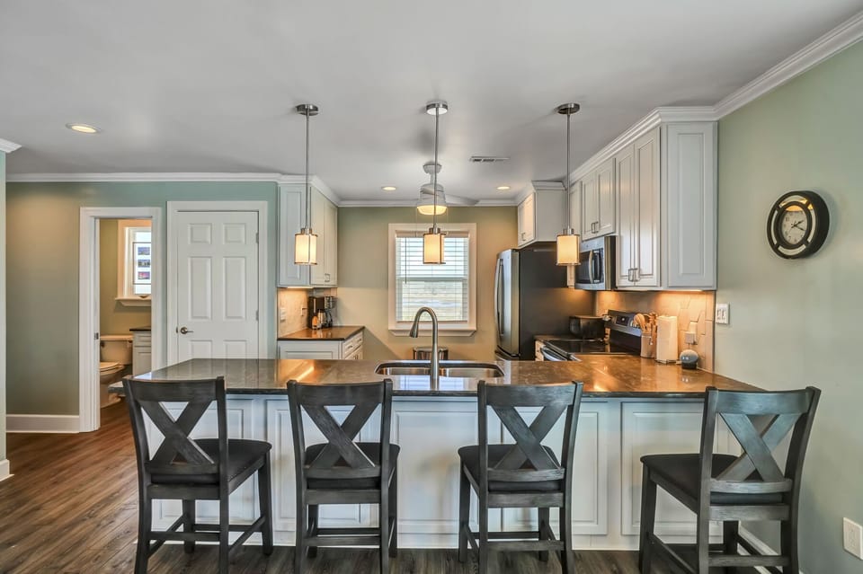 Fully stocked kitchen with all major appliances