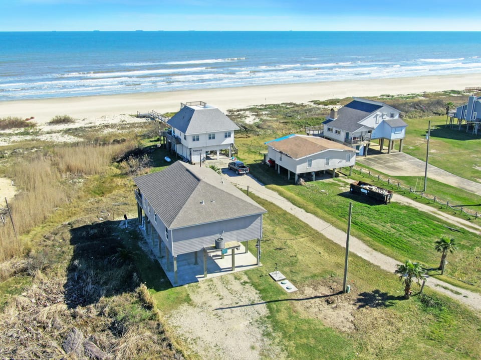 Enjoy Amazing views of the ocean and enjoy listening the waves.