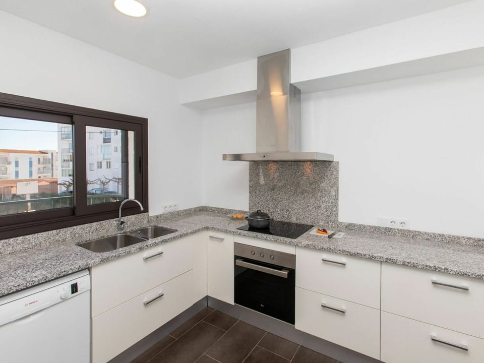 Countertop, Cabinetry, Property, Kitchen Sink, Sink, Building, Tap, Kitchen, Window, Kitchen Stove