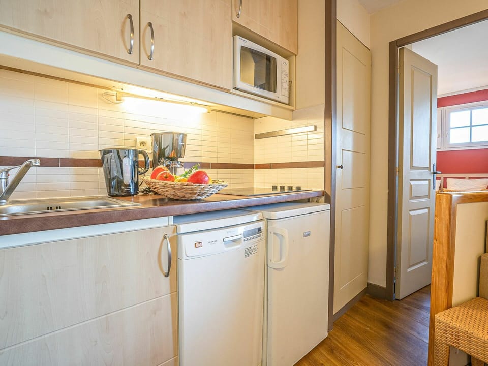 Countertop, Cabinetry, Furniture, Tap, Kitchen, Kitchen Appliance, Building, Kitchen Stove, Wood, Kitchen Sink