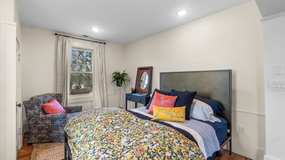 Queen size bed in the Master Suite with classic Ralph Lauren Chinoisserie linens