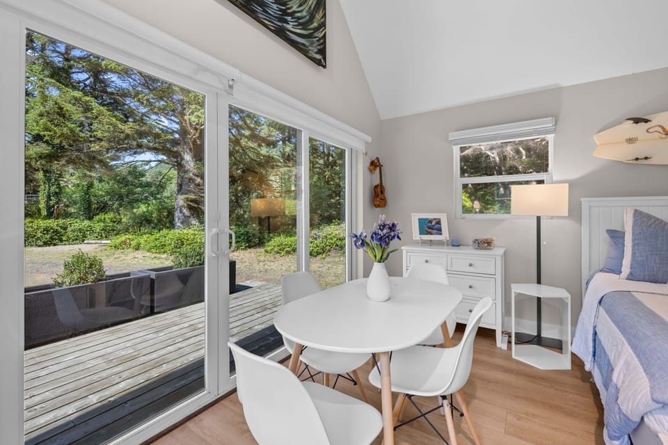 Dining area - seats 4