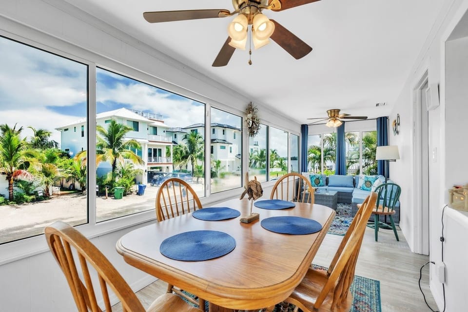 Condo, 2 Bedrooms | Dining