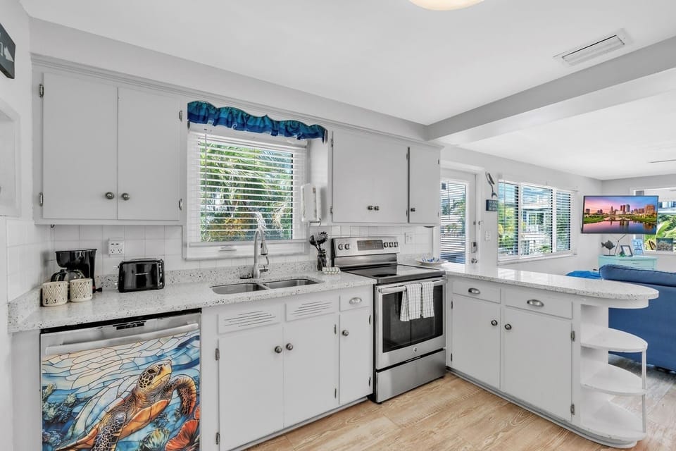 Condo, 2 Bedrooms | Private kitchen | Coffee/tea maker