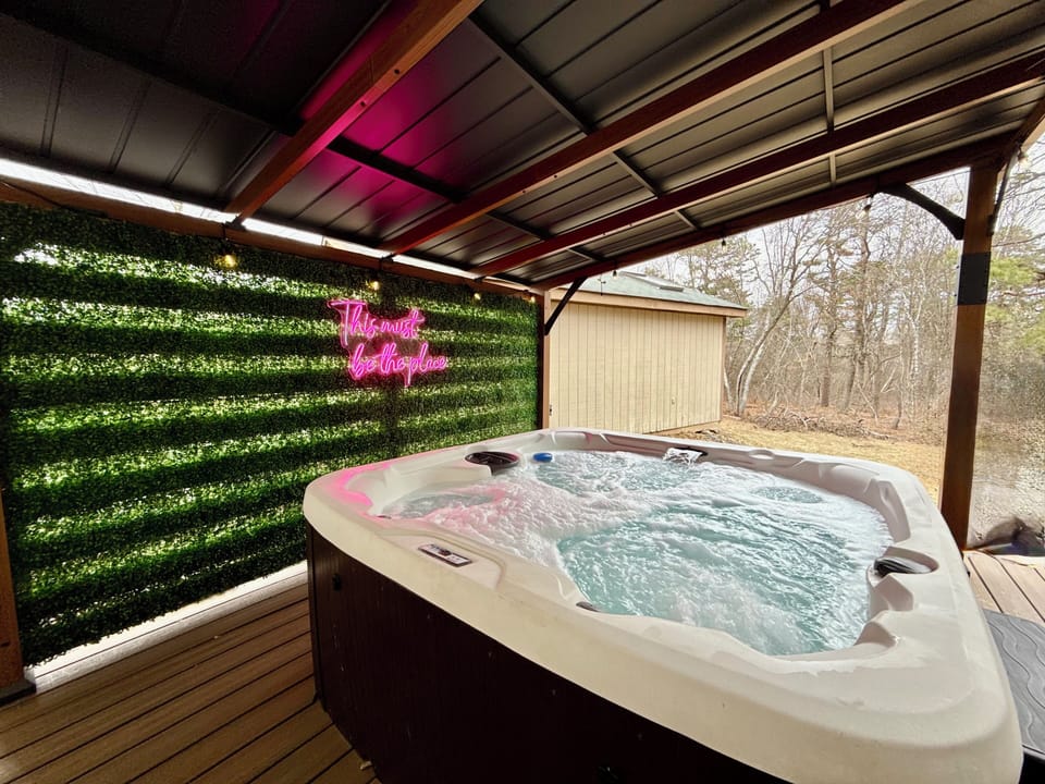 Hot Tub (2)