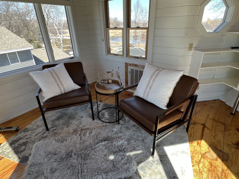 Third floor lookout room with its own additional deck and 360 degree lake views