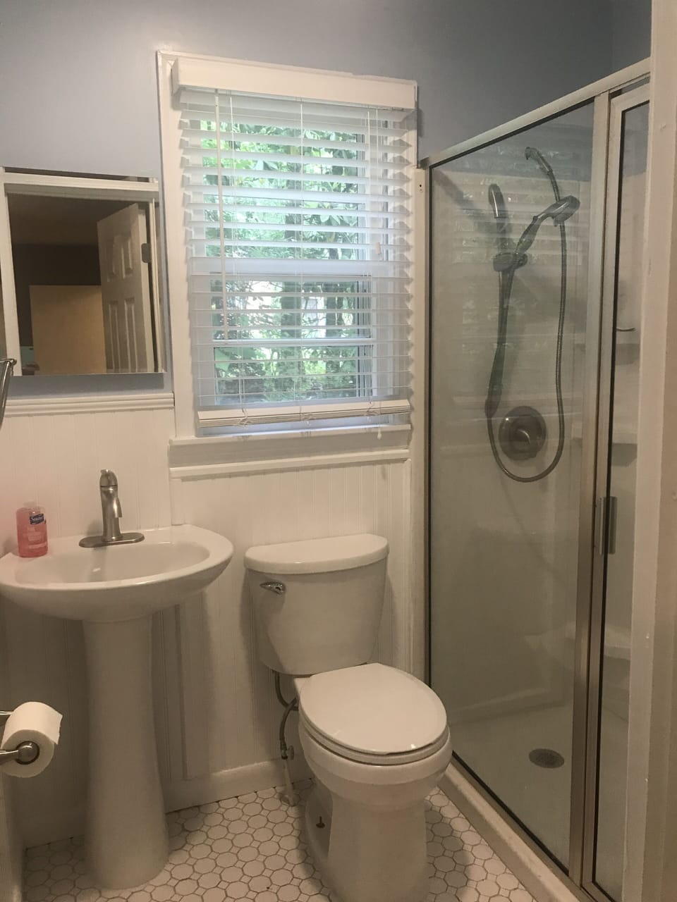 en suite bathroom with shower