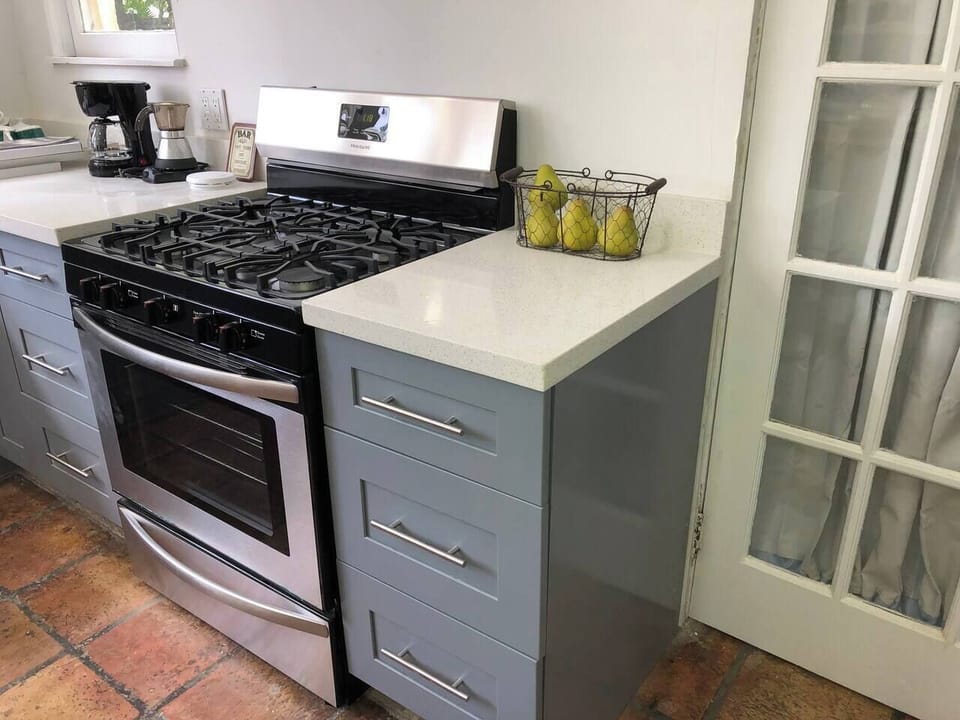 Full kitchen
