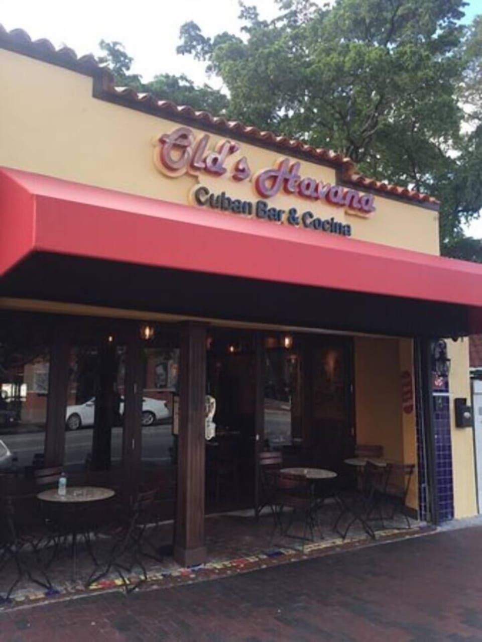 Great Cuban Place with live music and great ambiance