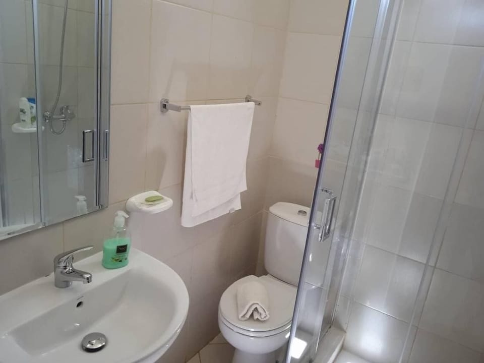 Room, 1 Bedroom, Balcony | Bathroom