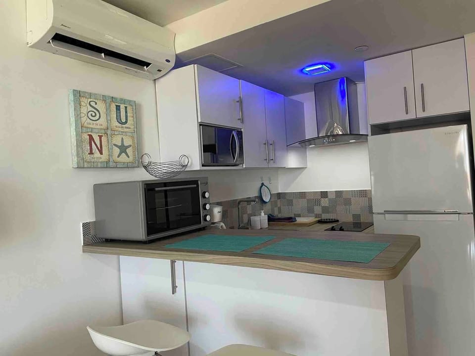 Condo, 1 Bedroom, Balcony, Ocean View | Private kitchen