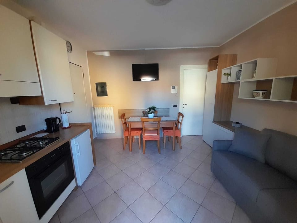 Apartment, 1 Bedroom, Smoking, Garden View | Interior