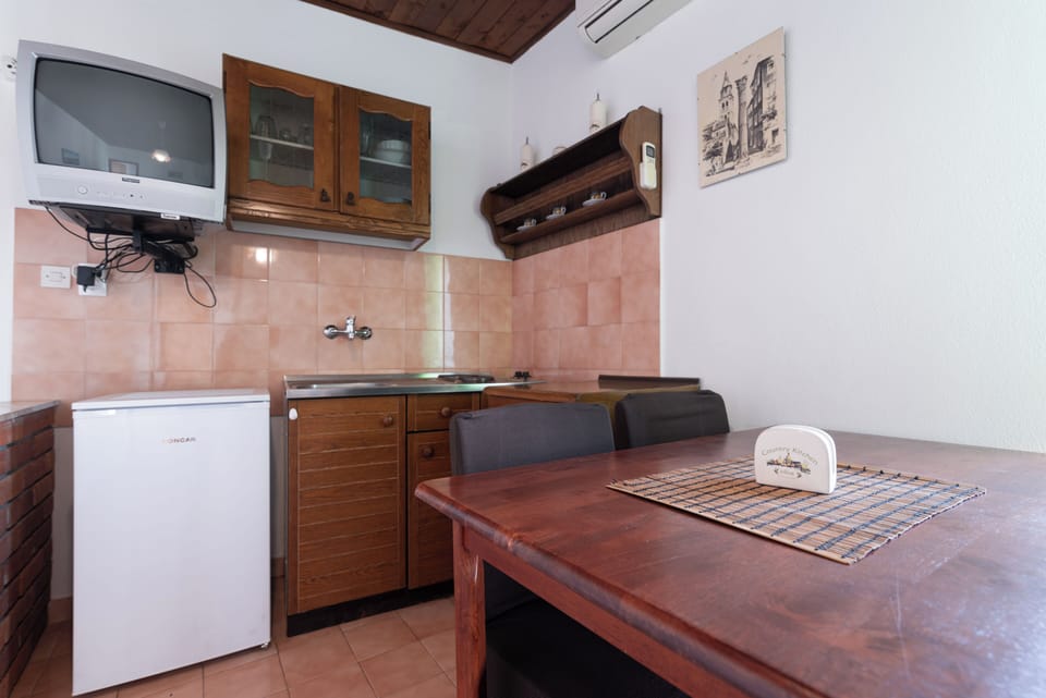 Apartment, 1 Bedroom, Balcony, Garden View | Private kitchen