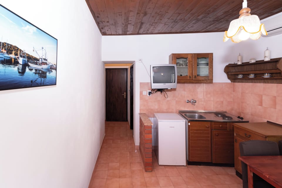 Apartment, 1 Bedroom, Balcony, Garden View | Room amenity