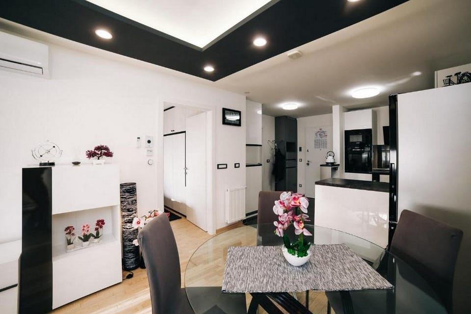Apartment (Two bedroom apartment) | In-room dining