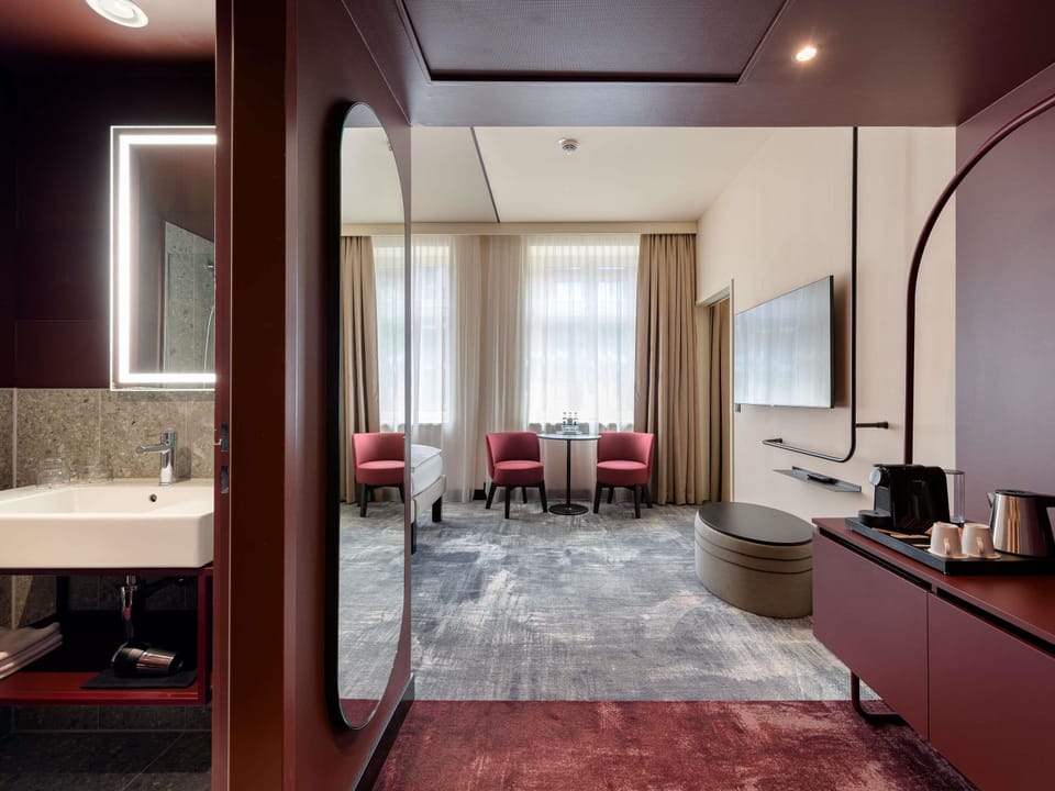 Hypo-allergenic bedding, minibar, in-room safe, laptop workspace