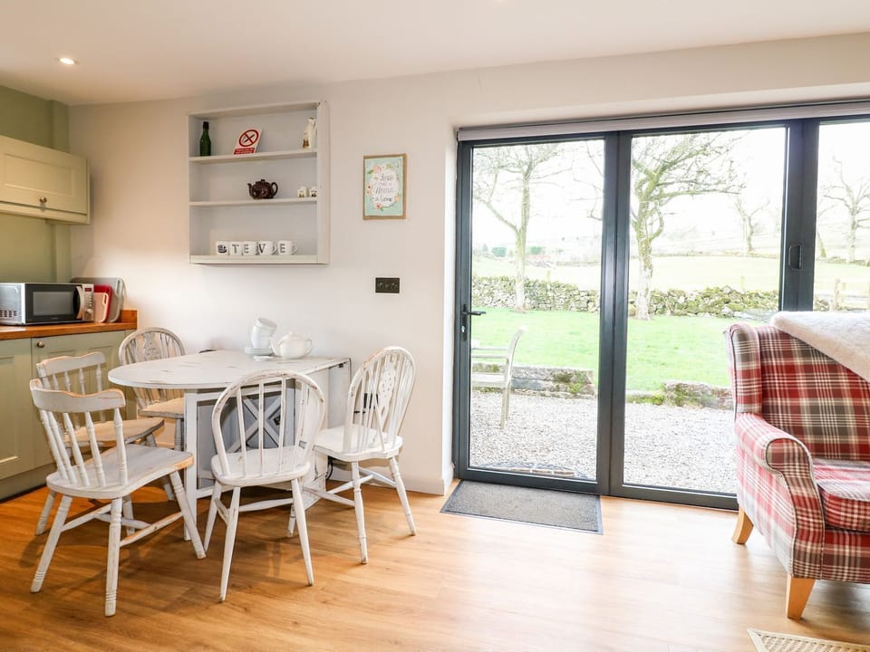 Cottage | Private kitchen | Fridge, microwave, dishwasher, electric kettle