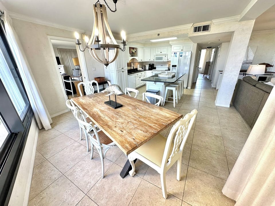 Dining area for 6