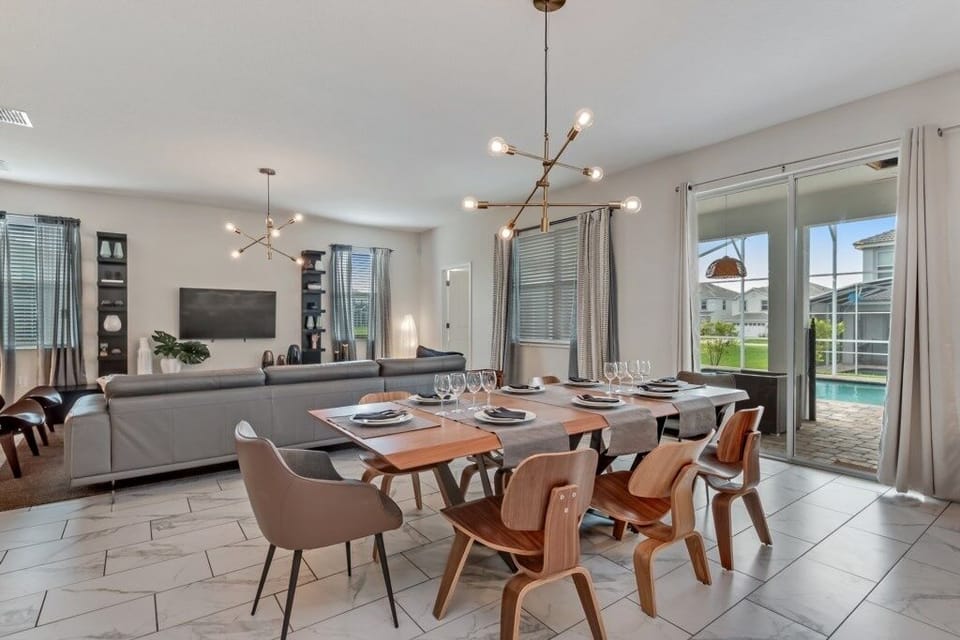 Villa, 6 Bedrooms | In-room dining