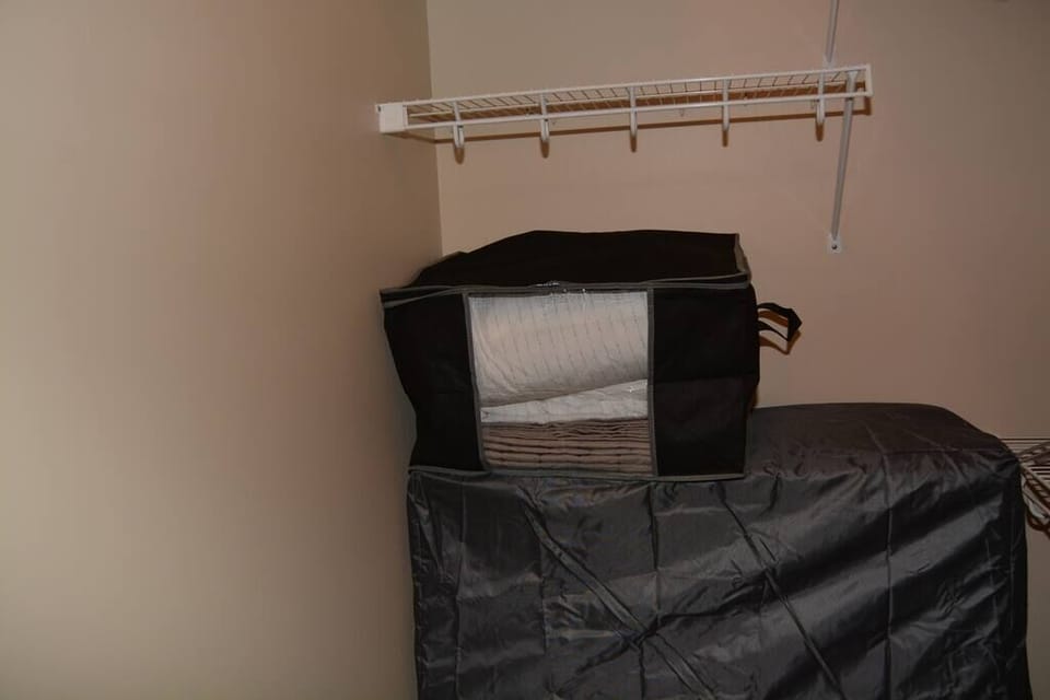 Roll-a-way Bed with Bedding (1)