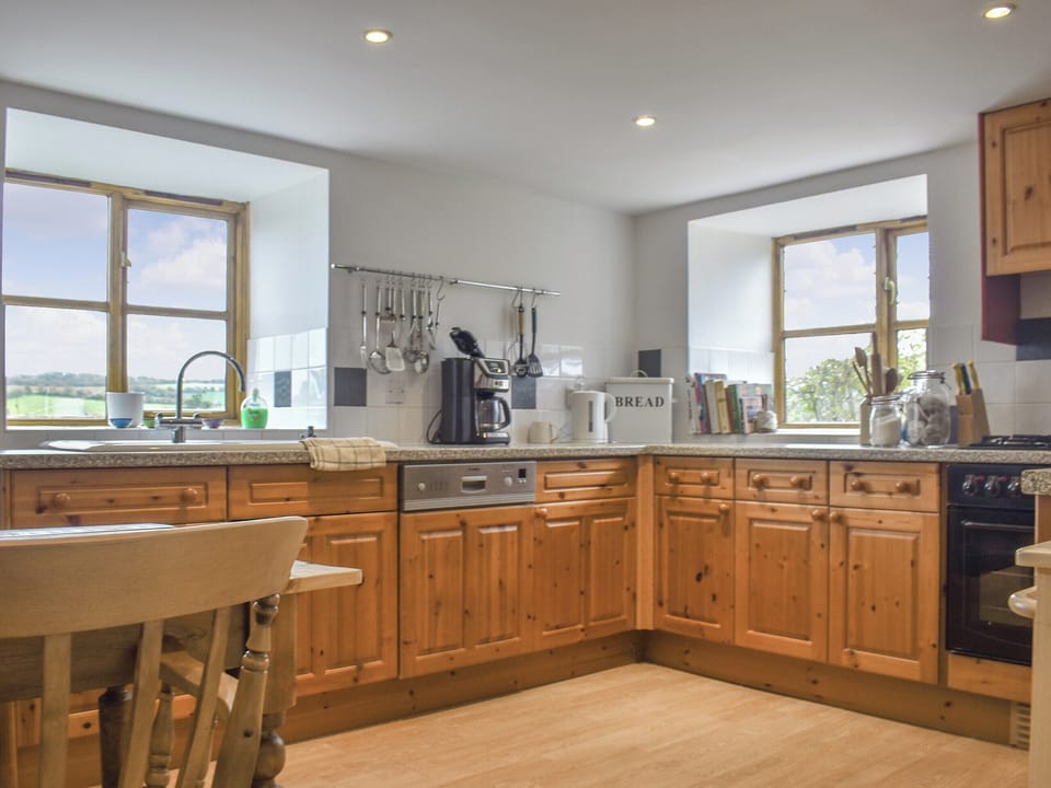 Kitchen/diner | Grove Barn, Carisbrooke