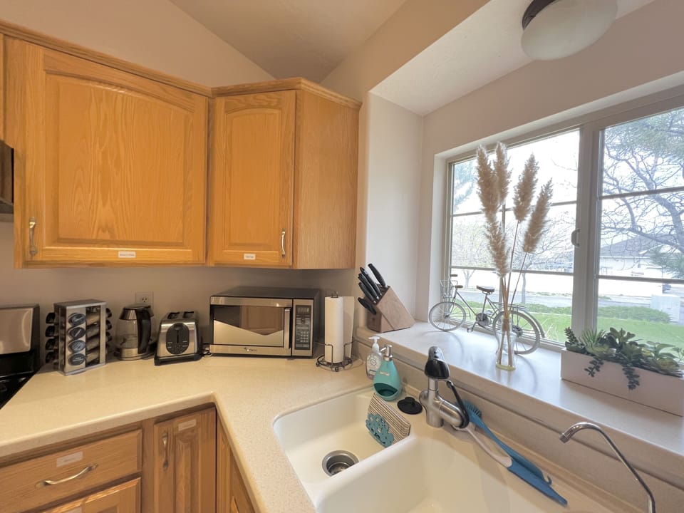 Full kitchen