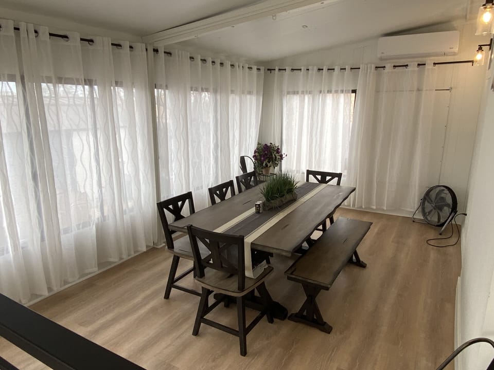 Dining room/Sunroom