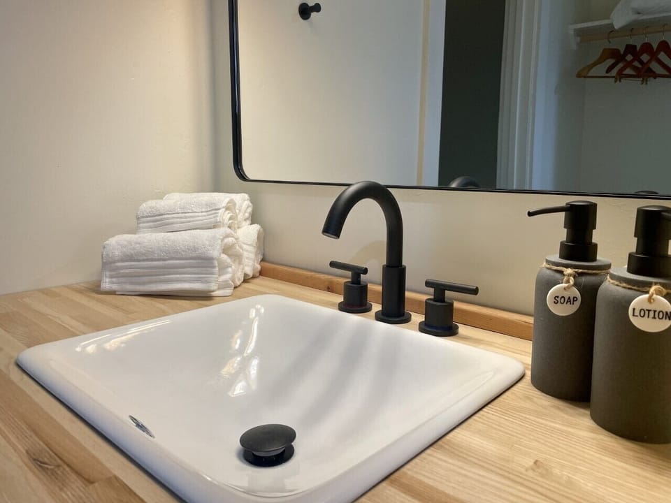 Shower, towels