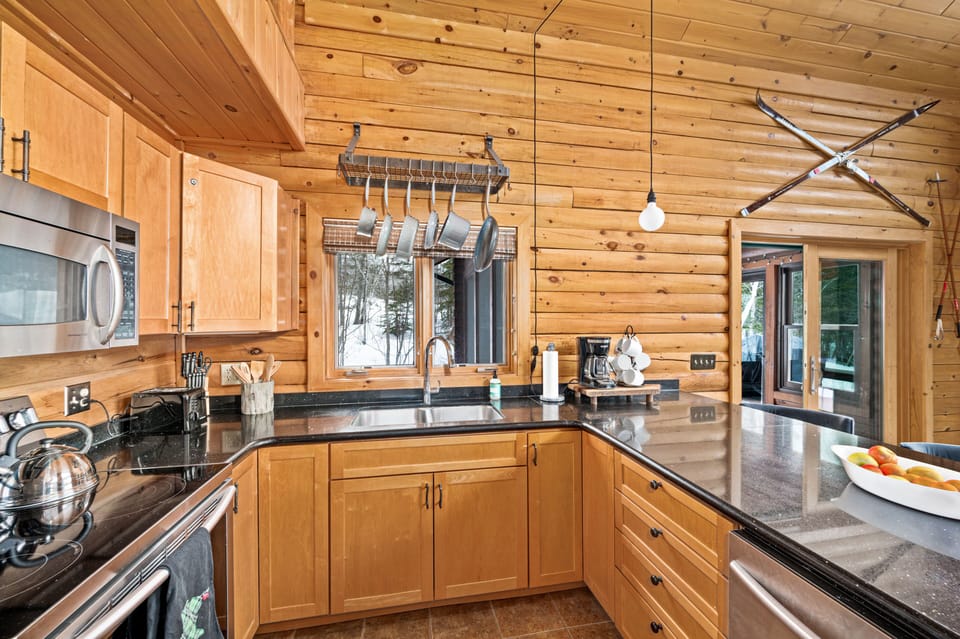 This kitchen is well stocked for your cooking needs. 