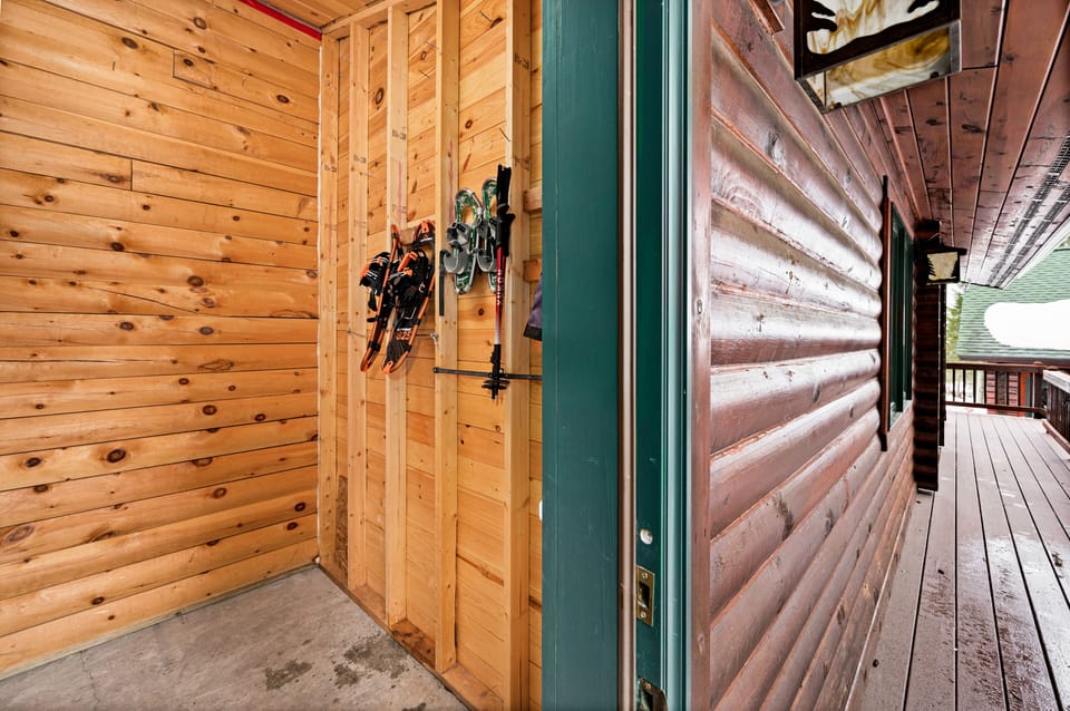 Guests will have access to the locked exterior ski/equip locker via the deck. 