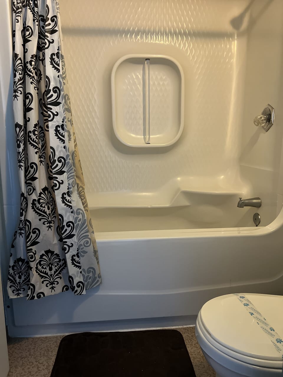 Room | Bathroom | Combined shower/tub, free toiletries, towels, soap