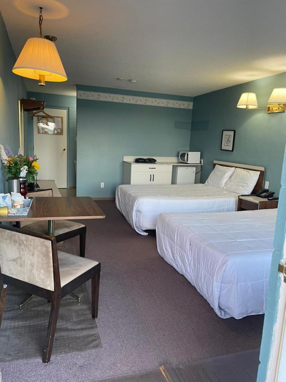 Room | Memory foam beds, laptop workspace, free WiFi, bed sheets