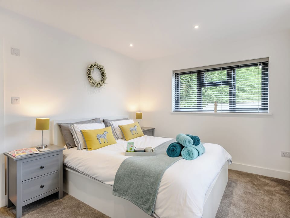 King size bed | Willow Cottage, Stonham, near Needham Market